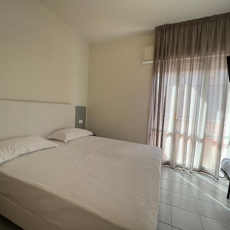Aron Hotel Ріміні Екстер'єр фото
