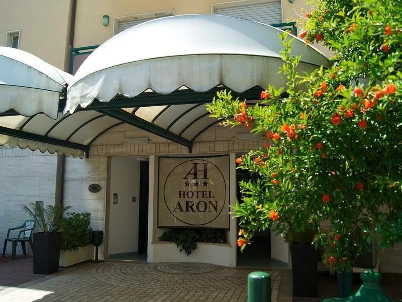 Aron Hotel Ріміні Екстер'єр фото