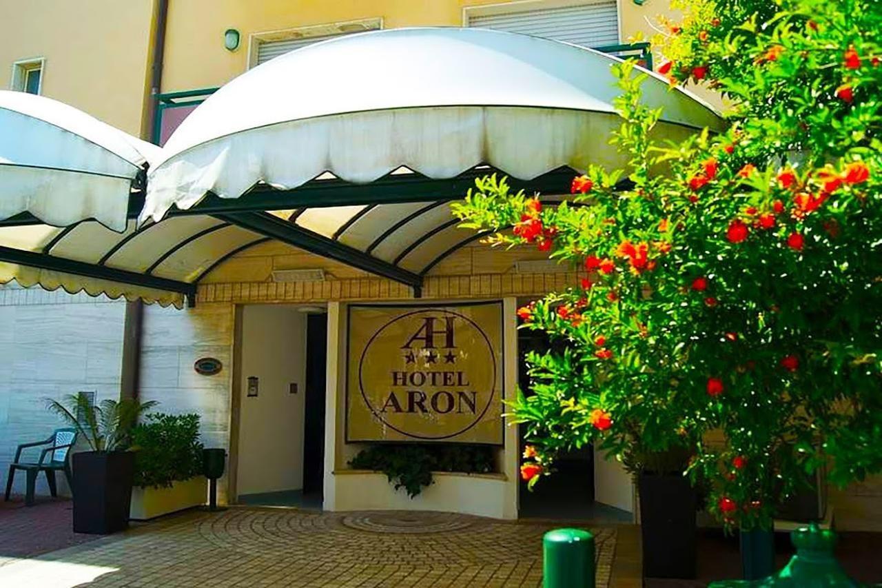 Aron Hotel Ріміні Екстер'єр фото