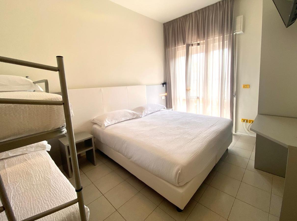 Aron Hotel Ріміні Екстер'єр фото