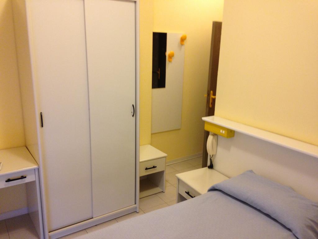 Aron Hotel Ріміні Екстер'єр фото