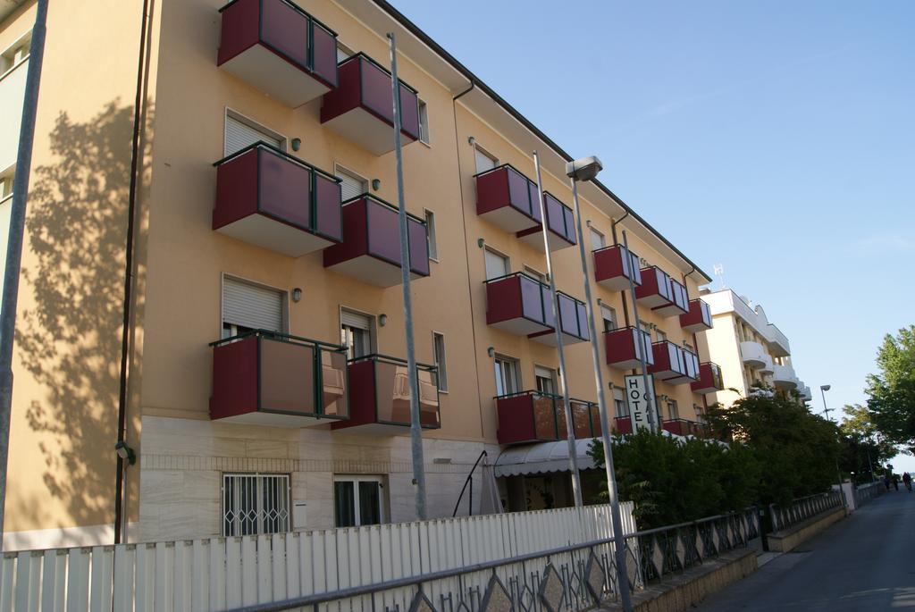 Aron Hotel Ріміні Екстер'єр фото