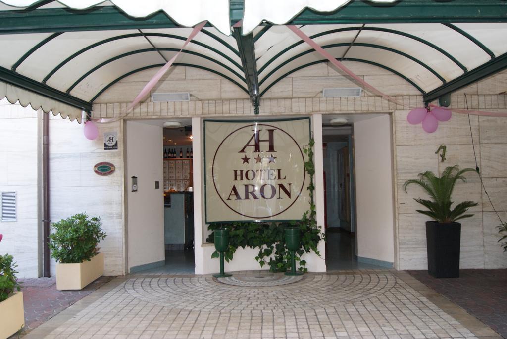 Aron Hotel Ріміні Екстер'єр фото