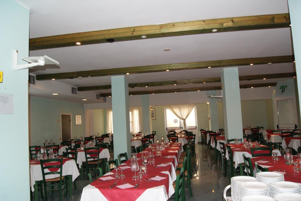 Aron Hotel Ріміні Екстер'єр фото