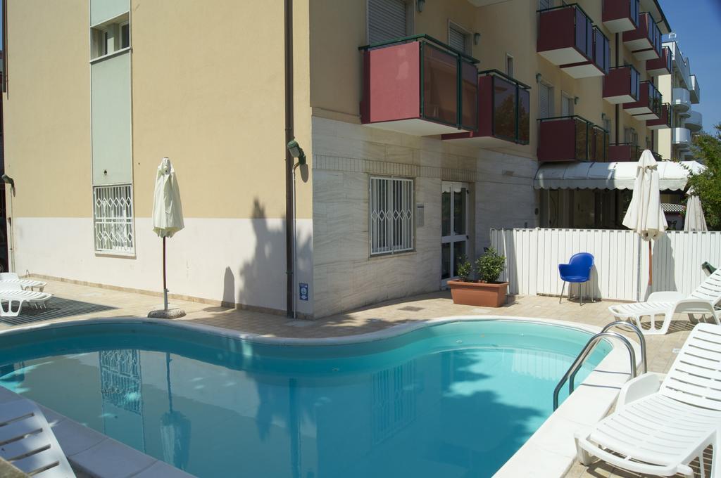 Aron Hotel Ріміні Екстер'єр фото
